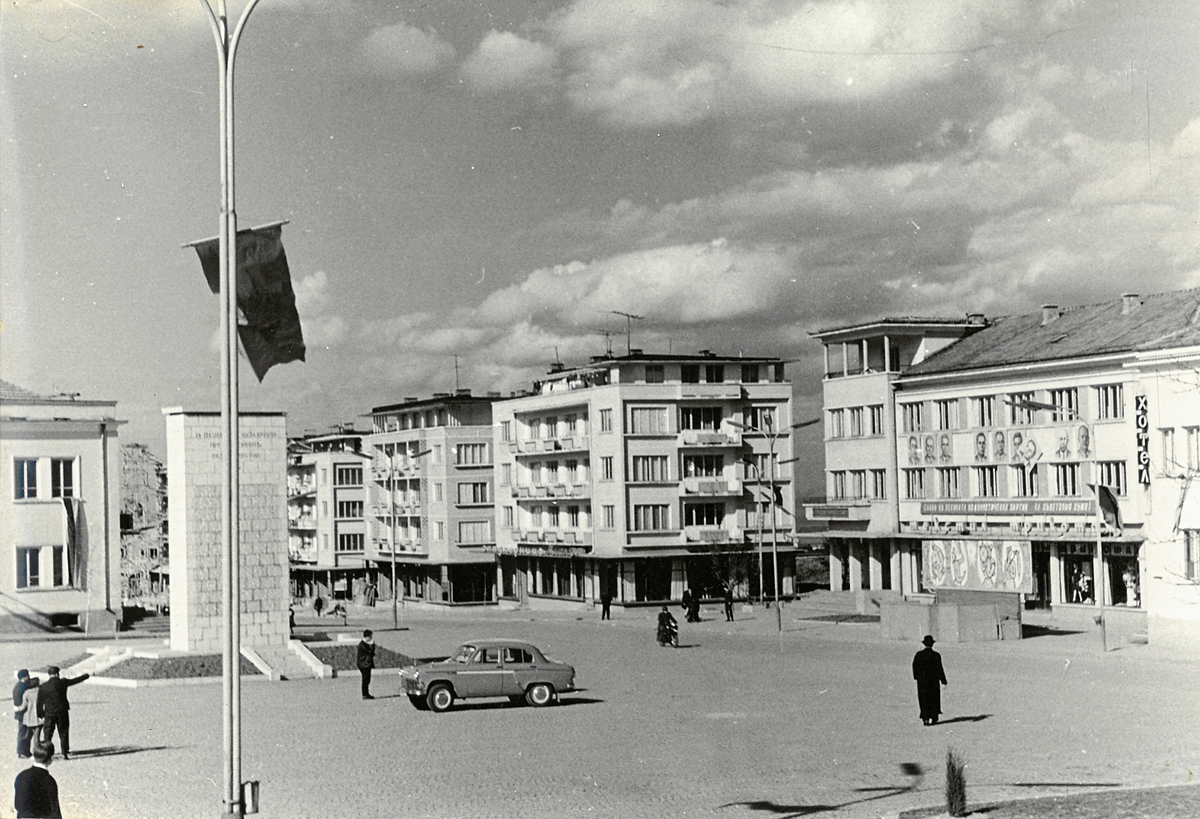 Днешният площад „Възраждане”, 70-те години на ХХ в.