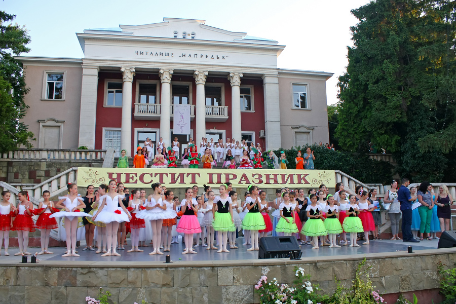 Над 120 деца се включиха в Десетия празник на балета в Лясковец 