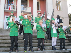 С богат концерт учители и деца на СУ "М. Райкович"…