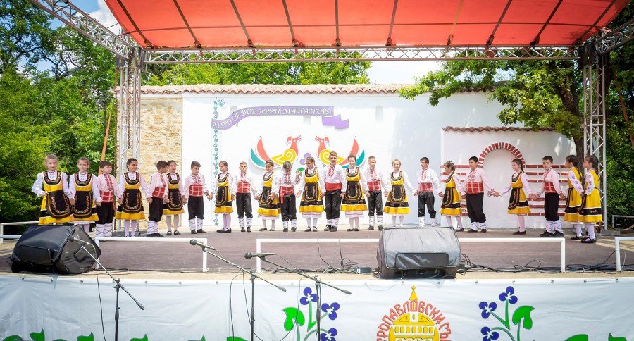 Петропавловският фолклорен събор завърши с три лауреатски награди за деца от Лясковска община 
