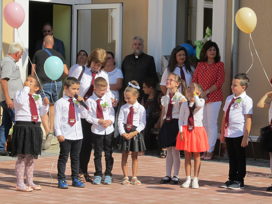 В училищата на община Лясковец тържествено откриха новата учебна година 