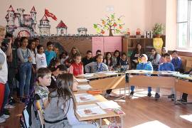 Джулюнските ученици споделиха опит с приятели от…
