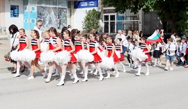 Учениците от Лясковска община шестваха, пяха и…