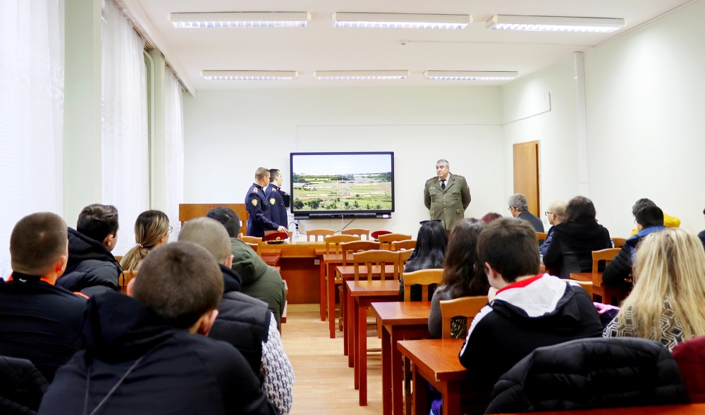 На среща с лясковските випускници Военният университет представи обучението си