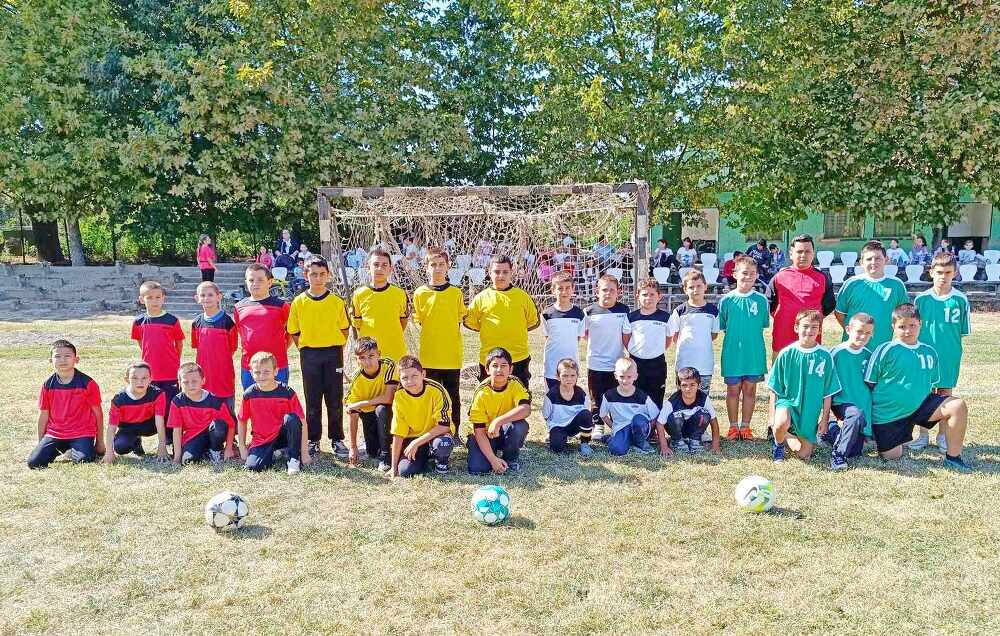 Децата от джулюнското училище се включиха в турнир по футбол