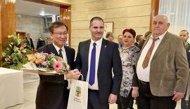 Кметът на Община Лясковец и родителите на Котоошу бяха…