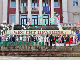 С поклонение, музикална програма и послание за мир…