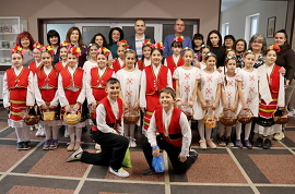 При кмета и екипа му лазаруваха ученици от СУ „Максим&hellip;